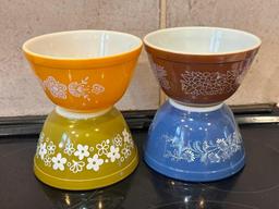 Set of Four Vintage Pyrex Bowls, No. 401 - Oven and Microwave Safe