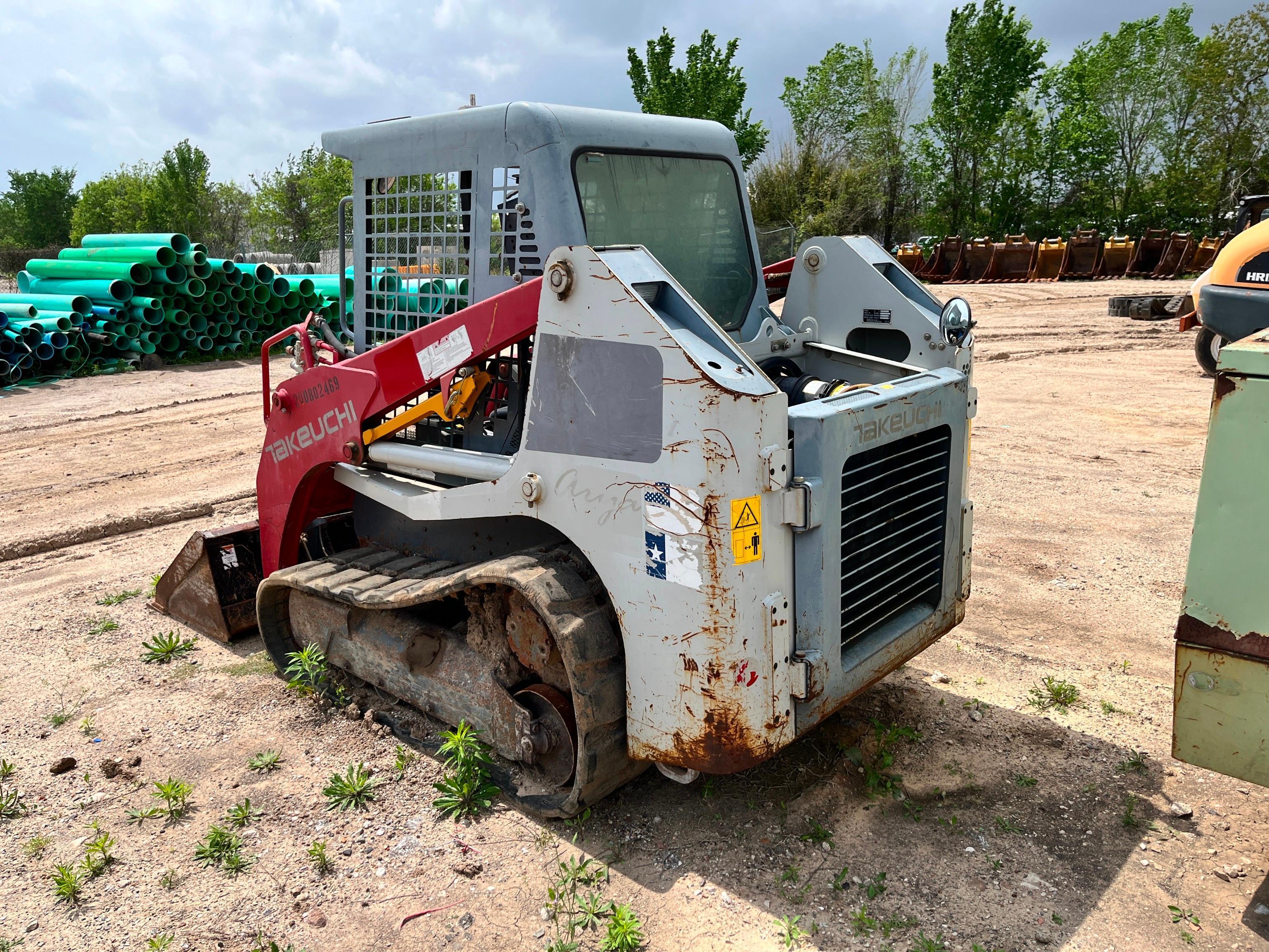 TAKEUCHI TL8 RUBBER TRACKED SKID STEER SN:200802469 powered by diesel engine, equipped with