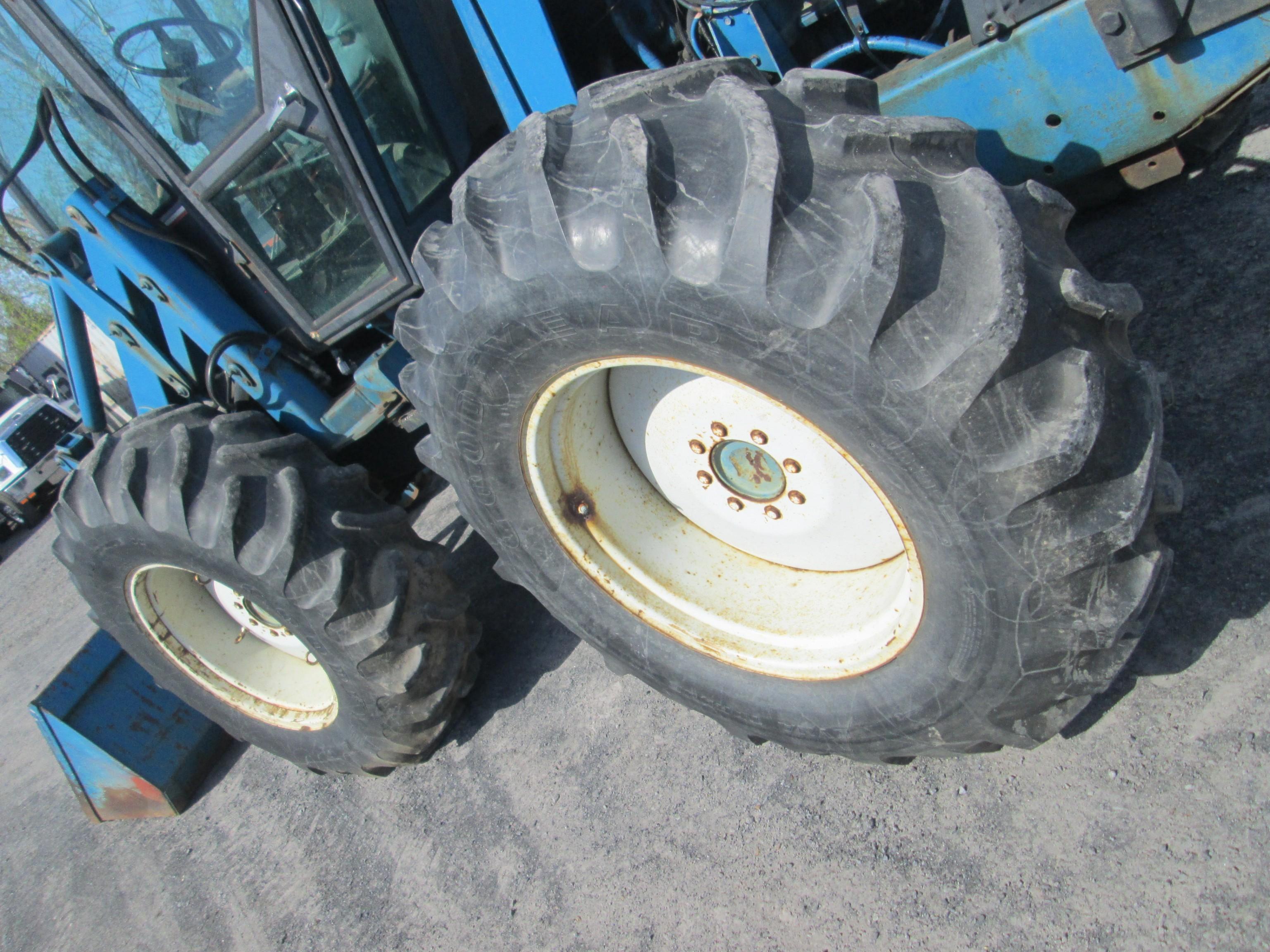 RUBBER TIRED LOADER FORD VERSATILE 9030 4x4 TRACTOR SN 25684205578, POWERED BY FORD DIESEL ENGINE,