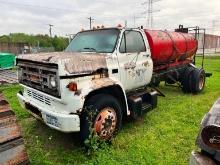 1989 GMC 6000 WATER TRUCK VN:1GDG6D1B9KV520283 powered by V8 gas engine, equipped with 5 & 2 manual