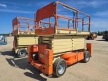 JLG 4069LE SCISSOR LIFT SN:200199910 electric powered, equipped with 40ft. Platform height, slide