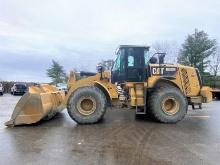 2015 CAT 966M RUBBER TIRED LOADER powered by Cat diesel engine, equipped with EROPS, air, heat, rear