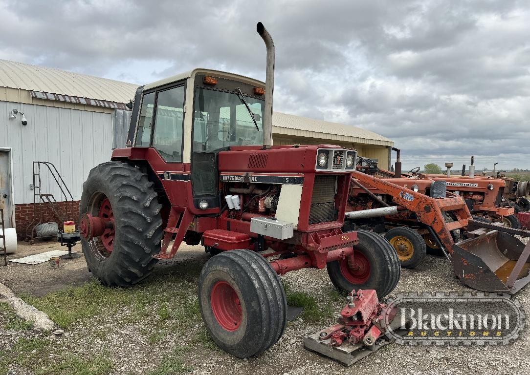 INTERNATIONAL 1586 WHEEL TRACTOR, 2000+ hrs on guage,  3PT, 540 & 1000 PTO,