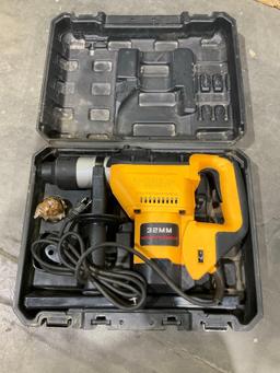 UNUSED...CORDED 32MM...ROTARY HAMMER DRILL IN CARRY CASE, HANDLE / ASST DRILL BITS /...AND CHUCK ...