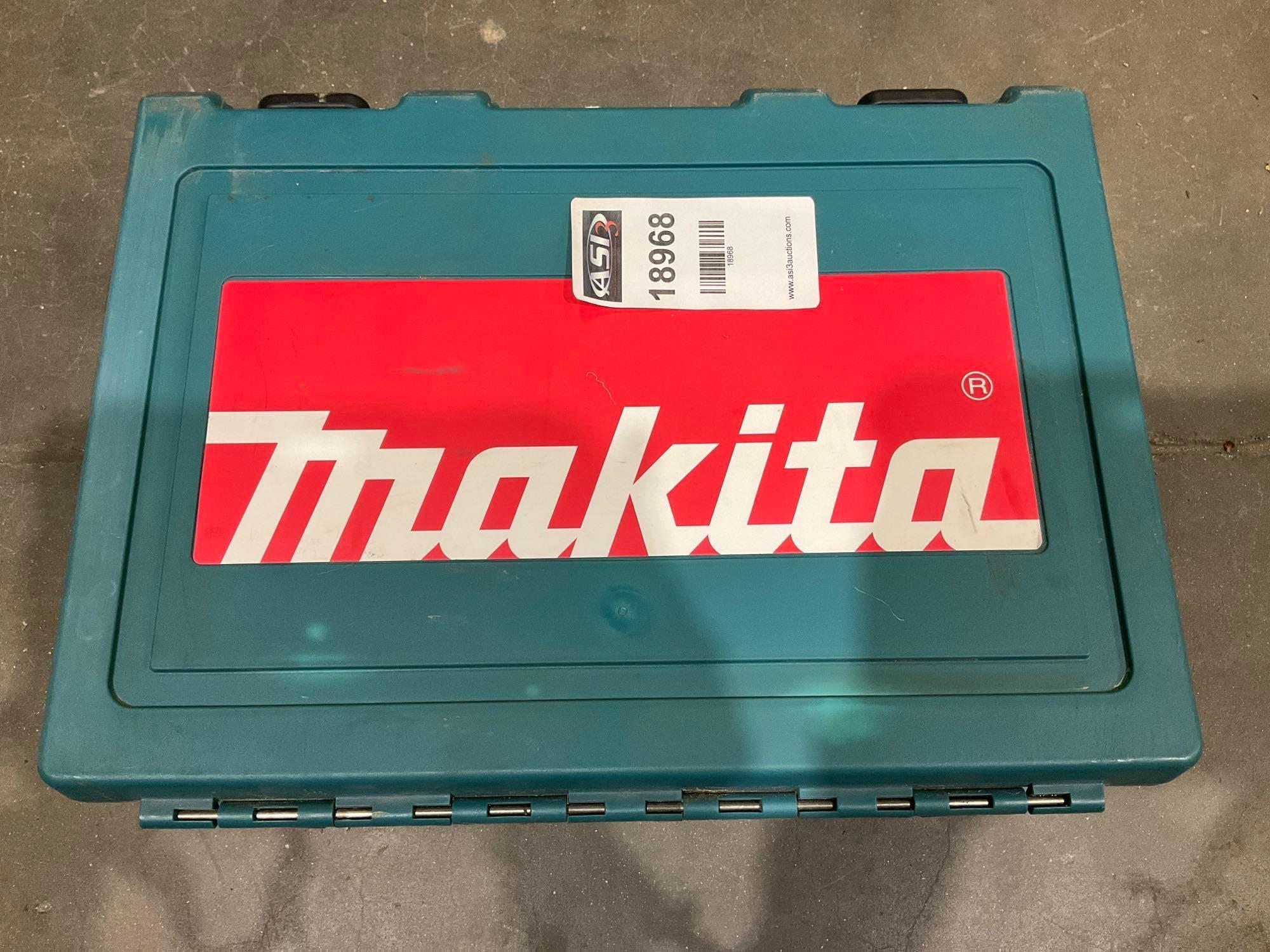 MAKITA 2 SPEED HAMMER DRILL MODEL HP2050 WITH CARRYING CASE , 120VOLTS, 6.6A, RECONDITIONED