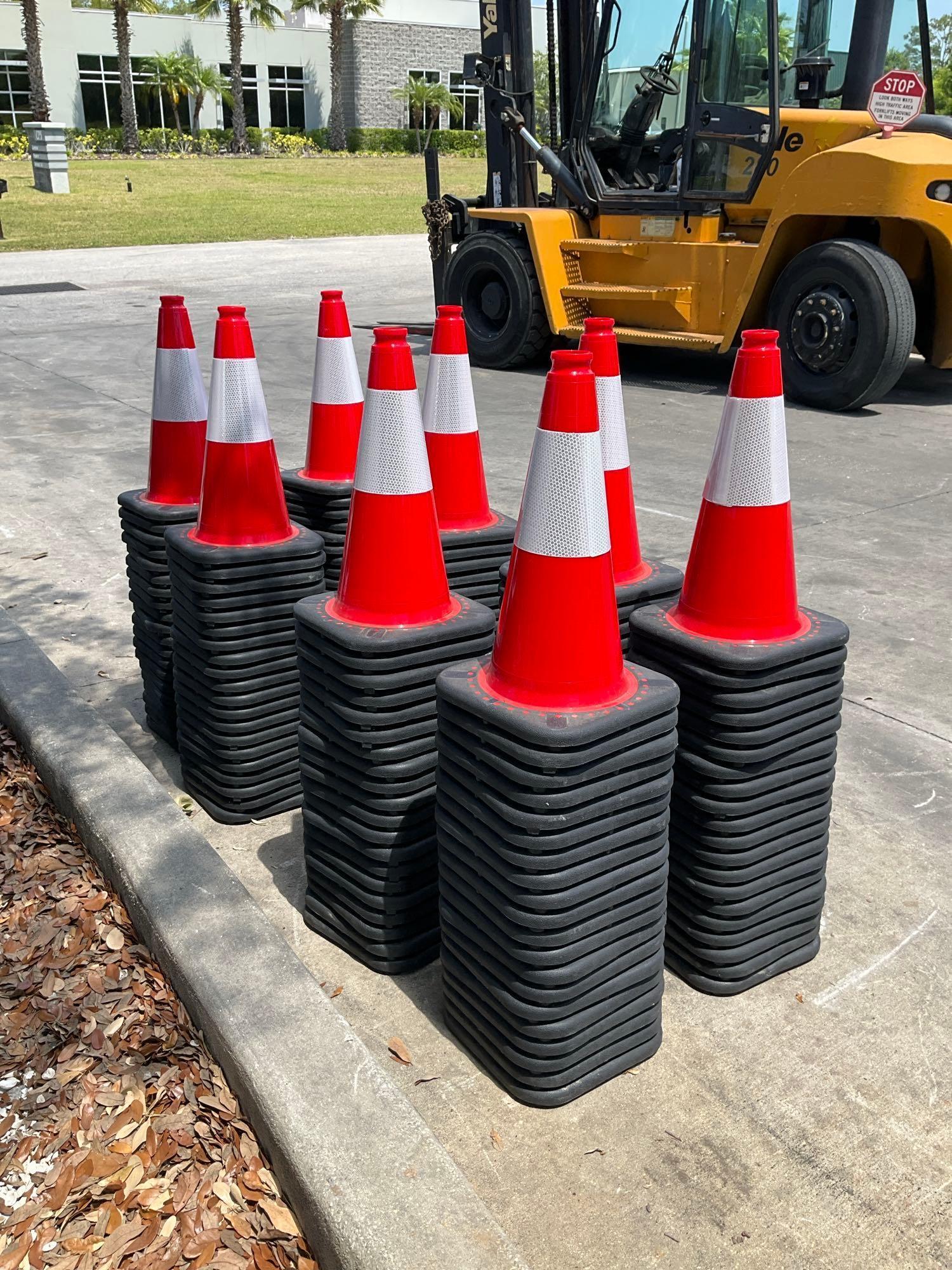 20 SAFETY CONES, 18in TALL