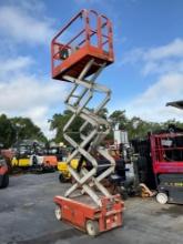 2017 SNORKEL SCISSOR LIFT MODEL S3219E ANSI, ELECTRIC, APPROX MAX PLATFORM HEIGHT 19FT, BUILT IN