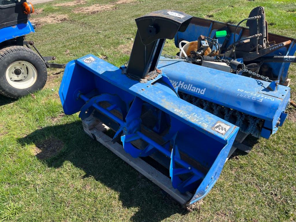 New Holland TZ25DA Compact Tractor