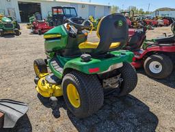 John Deere X320 Lawn Tractor