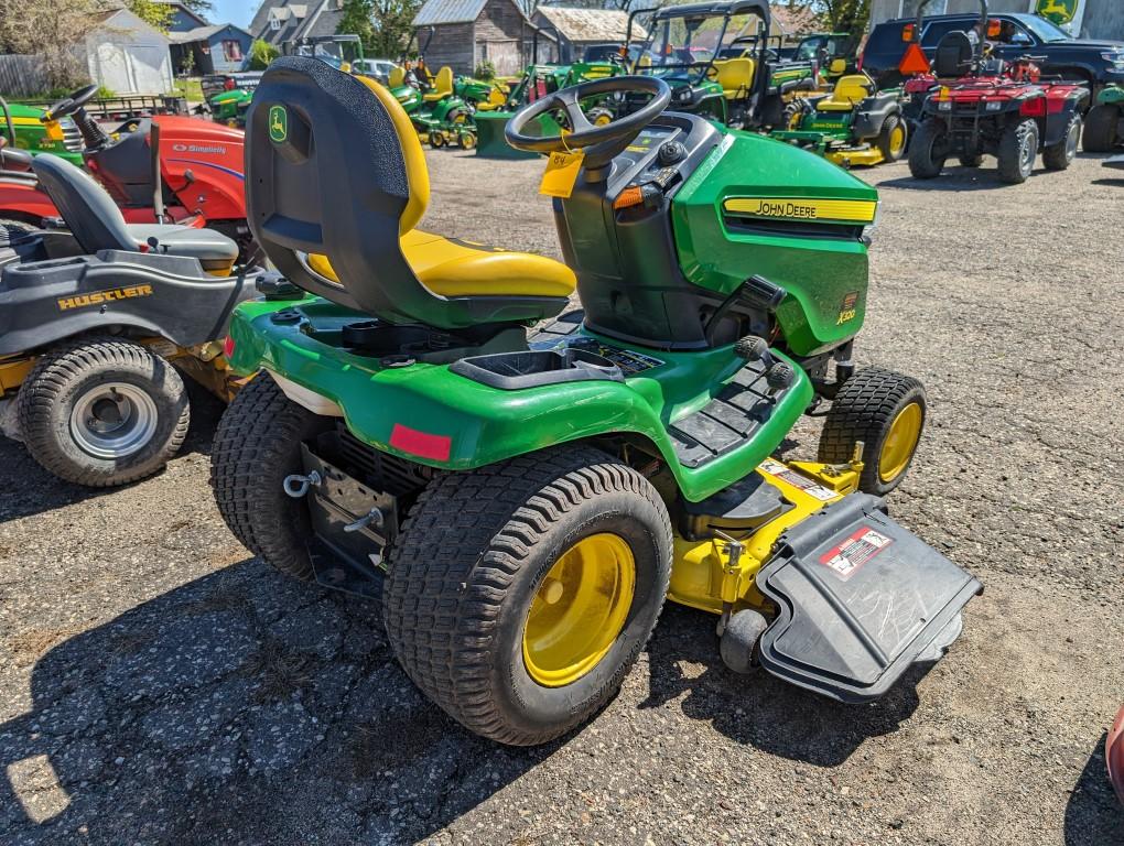 John Deere X320 Lawn Tractor