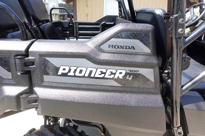 #7301 2020 HONDA PIONEER 700 4 WD 682 MILES 135 HRS AUTO TRANS 4 SEATER ROL