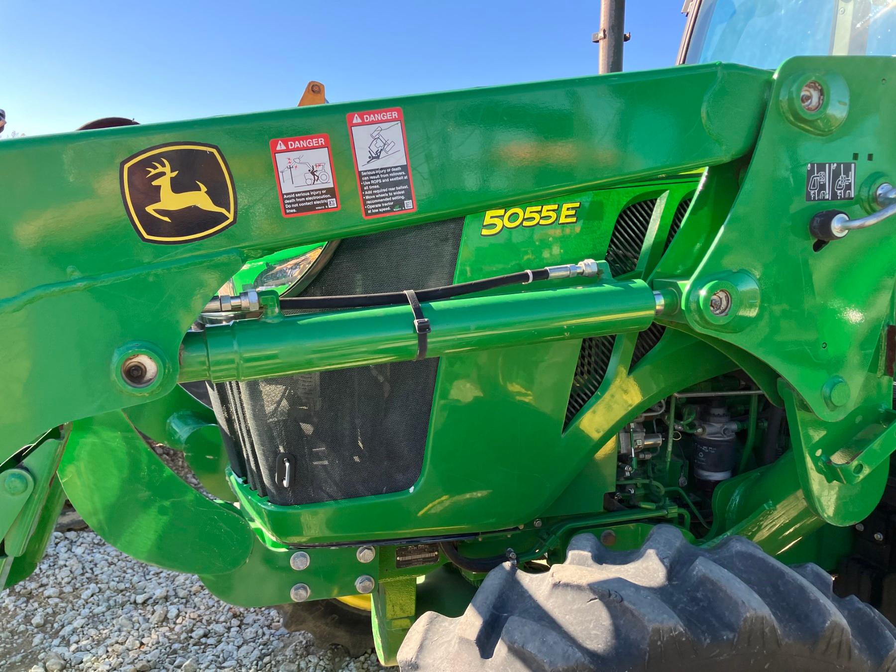 JOHN DEERE 5055E