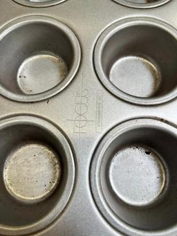 24 Capacity Muffin Pans