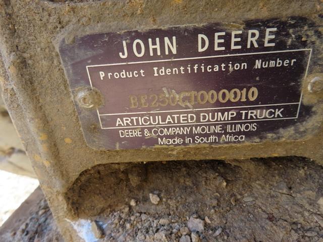 2000 JOHN DEERE Model 250C, 25 Ton Articulated End Dump, s/n BE250CT00010, powered by Mercedes 6