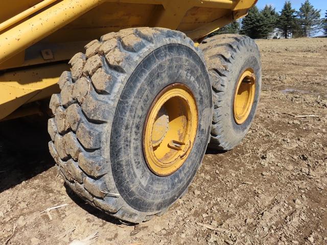 2000 JOHN DEERE Model 250C, 25 Ton Articulated End Dump, s/n BE250CT00010, powered by Mercedes 6