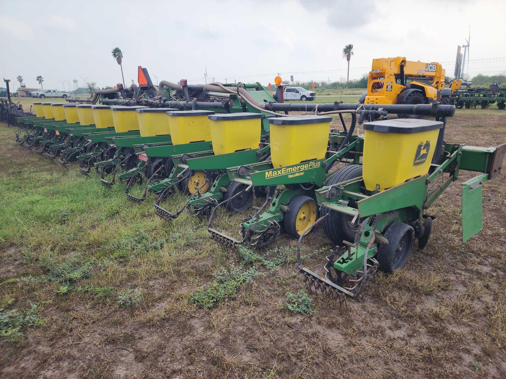 12 Row Folding John Deere 1720 Planter