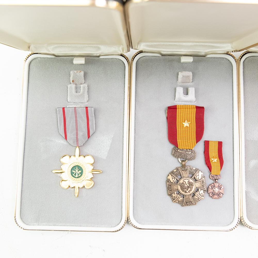 US Cased Medal Lot-RVN Vietnam USCG China (25)