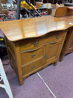 Beautiful oak washstand with serpentine top