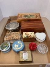Jewelry and trinket boxes