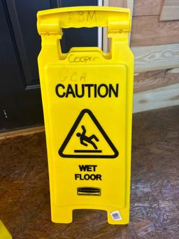 Rubbermaid Wet Floor Caution Floor Stand/ Rubbermaid Caution Attention Floor Stand