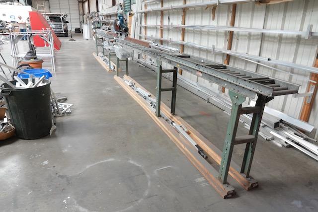 MITER SAW W/CONVEYOR ROLLER EXTENSION TABLES