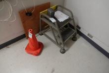 ROLLING STEP LADDER & CONES X1