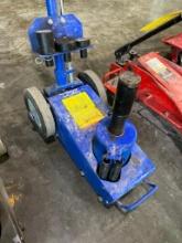 Norco 22-Ton Air Operated Hydraulic Jack