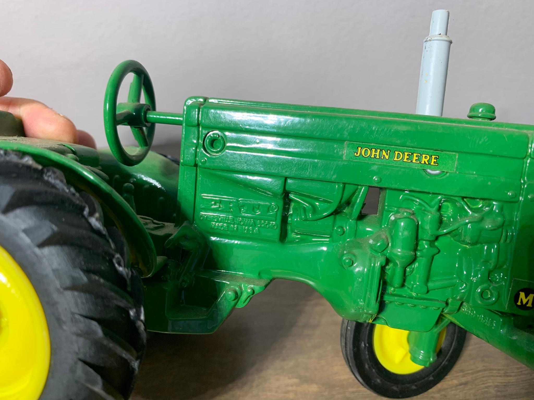 Diecast & Plastic John Deere Tractors by Ertl