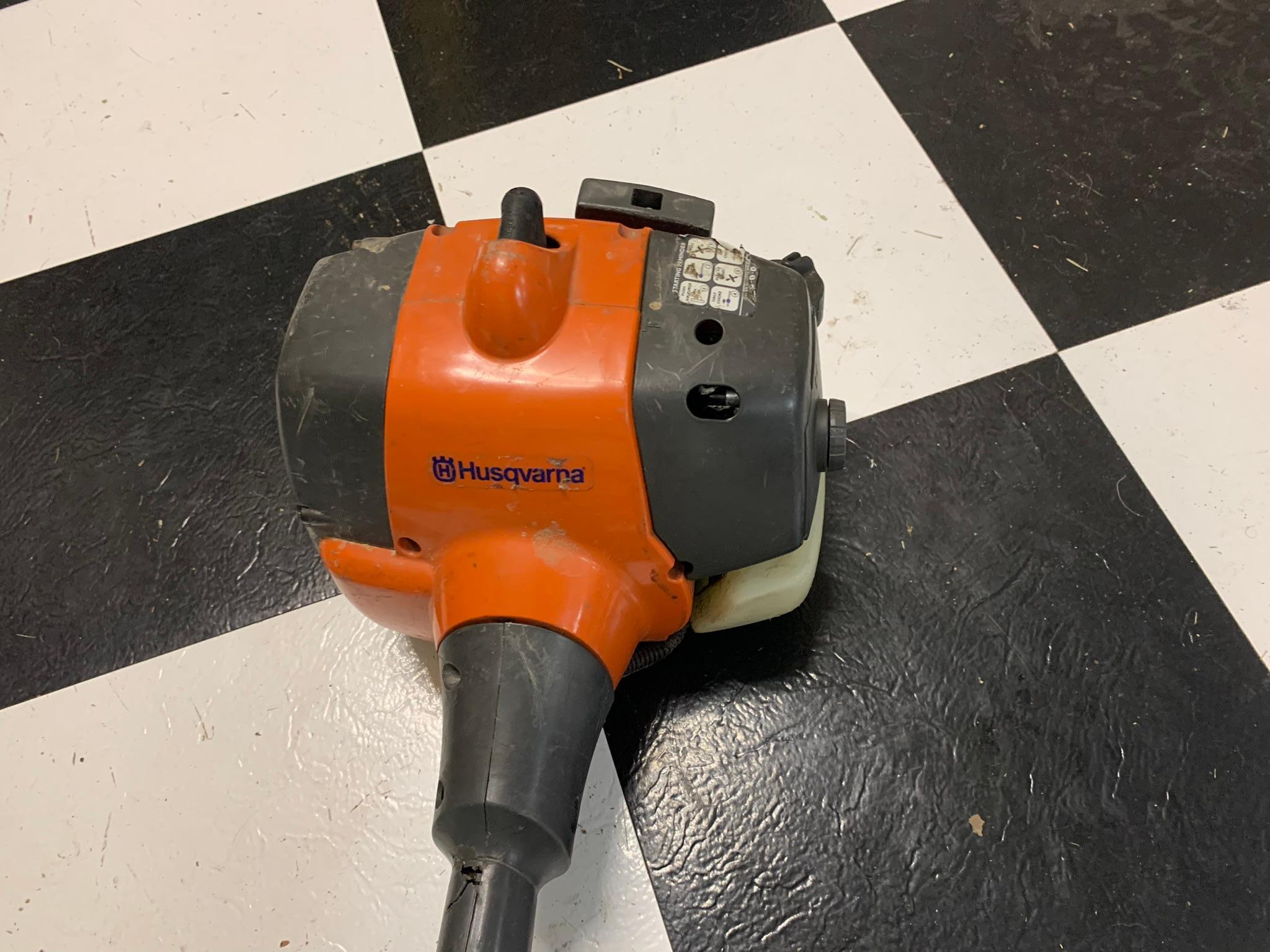 Husqvarna String Trimmer with Attachment String Trimmer Head
