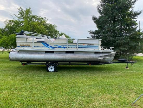 22' Crest II Pontoon Boat w/Johnson 90 SPL Motor