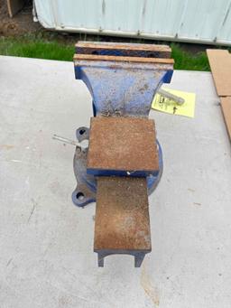 Forage 6in Swivel Vise with Anvil
