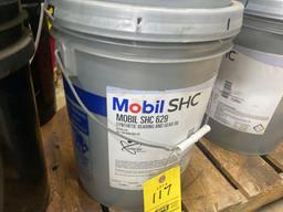 Mobil SHC 629 gear oil, 5 gal