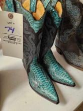 The Old Gringo lady's boots, 7.5