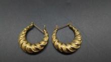 Pair of 14k Gold Ribbed hoop earrings
