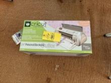 Cricut expression 24 inch personal electronic cutter