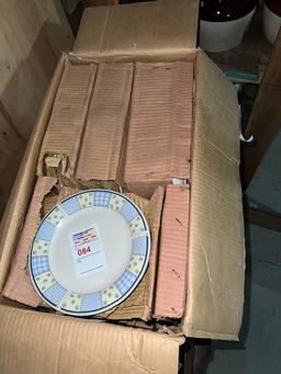 Home Valley dish set 40 pieces new in box