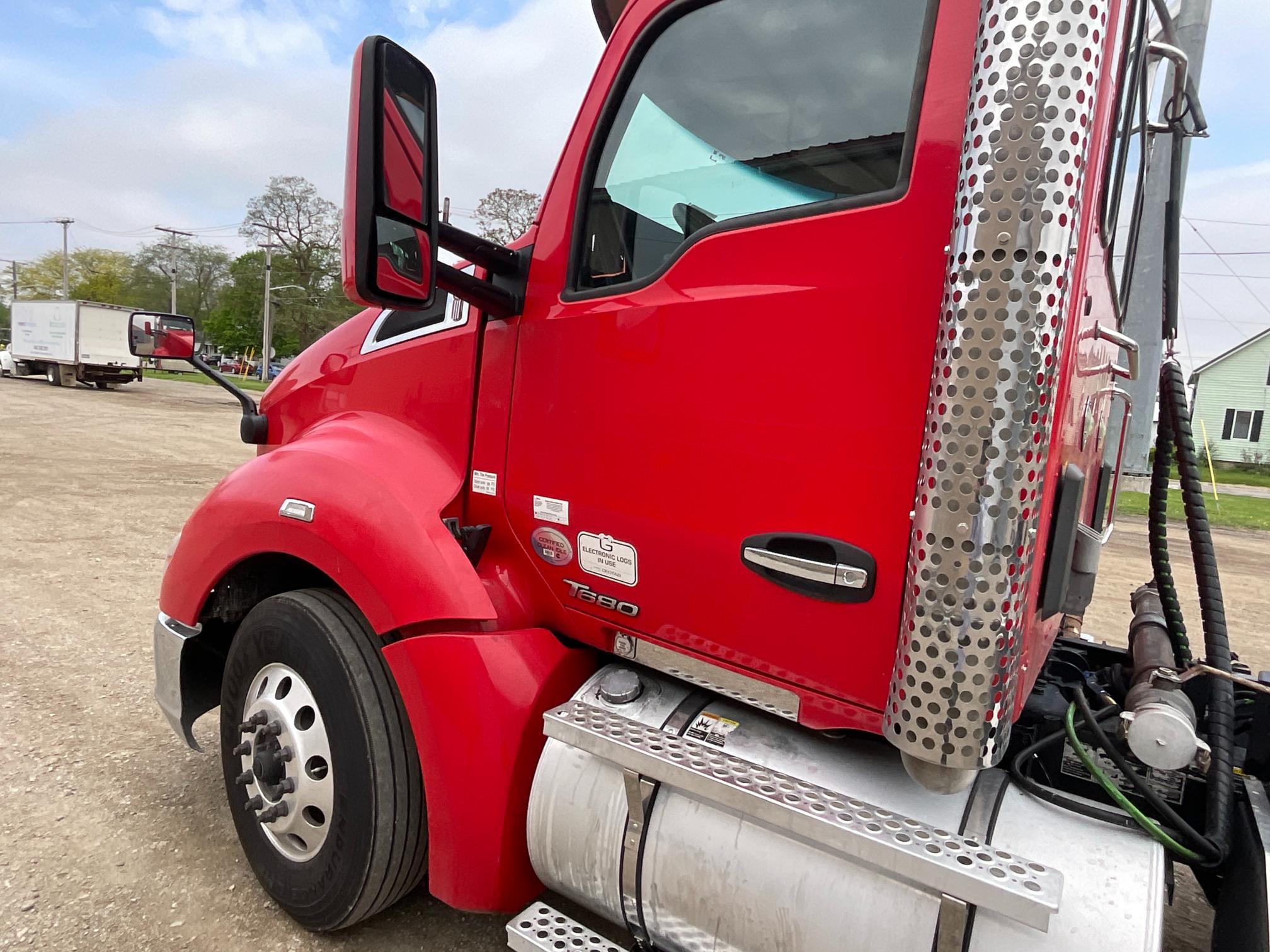 2018 Kenworth T680 Day Cab