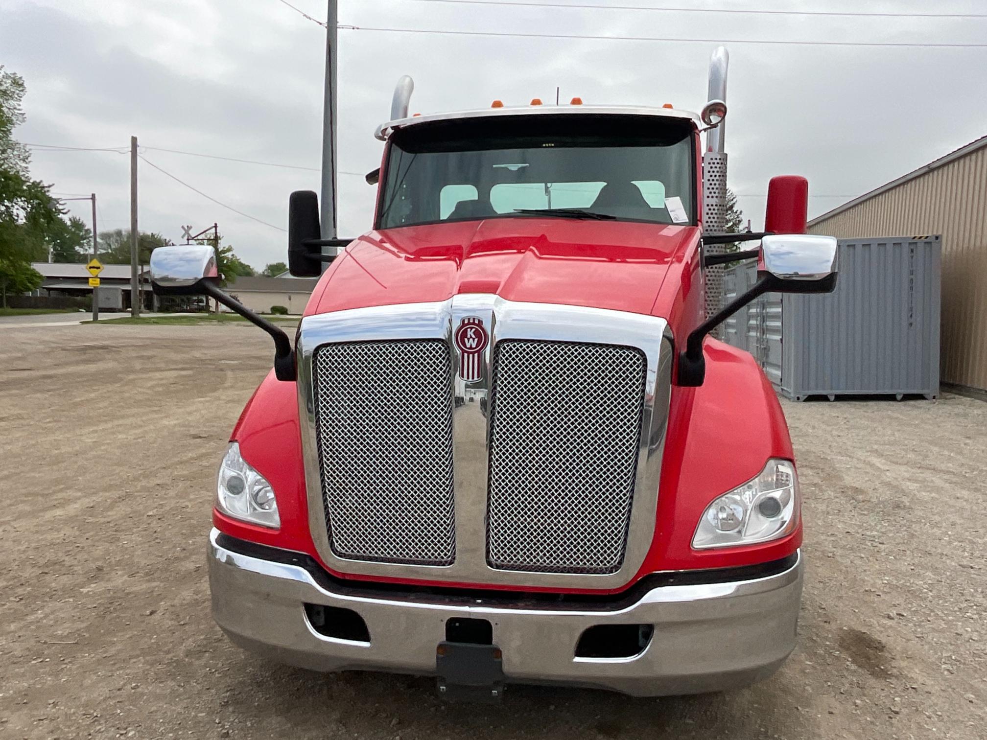 2018 Kenworth T680 Day Cab