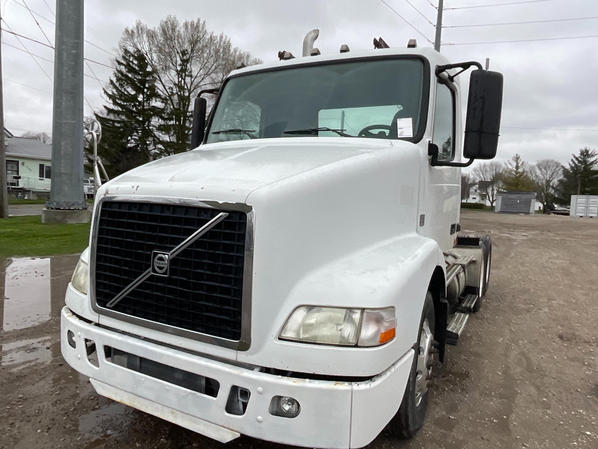 2008 Volvo VNM Day Cab