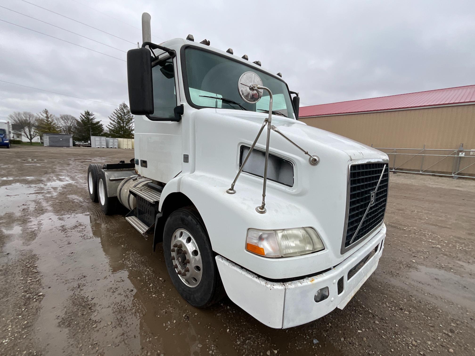 2008 Volvo VNM Day Cab