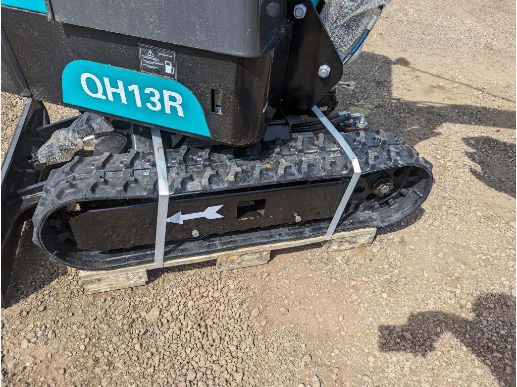 AGT QH13R Mini Excavator