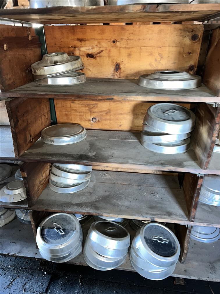 LOT OF VINTAGE HUB CAPS: GMC, BMW, CHEVROLET & OTHERS