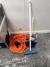 LOT: HIGH PRESSURE WATER HOSE & ASSORTED CLEANING TOOLS