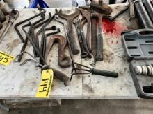 LOT: ASSORTED HAND TOOLS, PRY BARS, WRENCHES, HAMMERS, FILE, HOOK