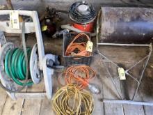 LOT: MULTI-CLEAN VACUUM CLEANER, EXTENSION CORDS, TROUBLE LIGHT