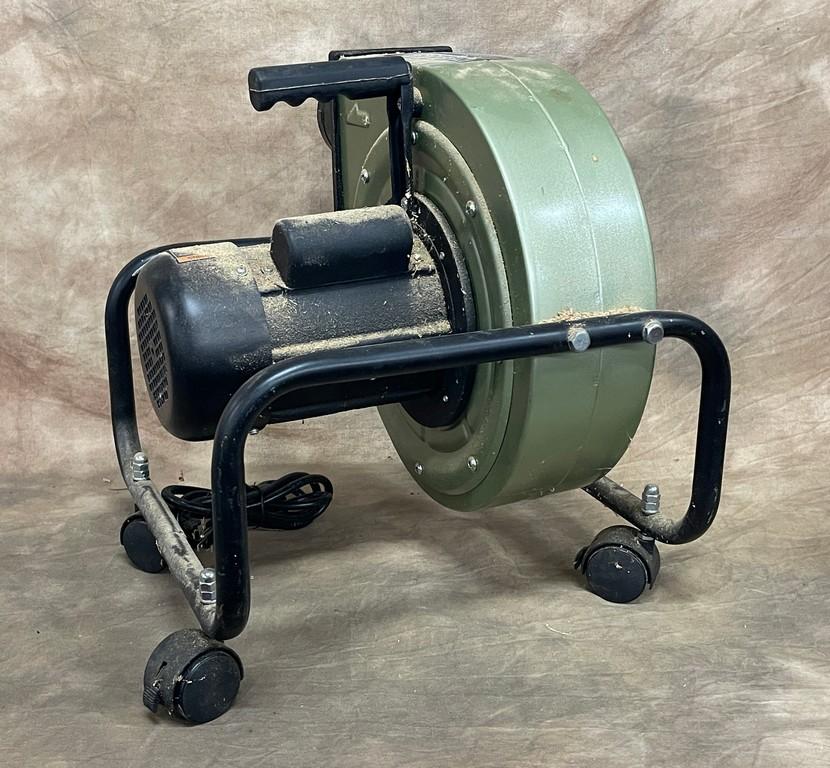 Central Machinery Thirteen Gallon Portable Dust Collector