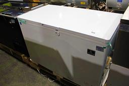 NEW KELVINATOR KCCF140WH 52IN. SELF CONTAINED CHEST FREEZER