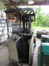 CROWN RCS5530-30 RIDE-ON FORKLIFT