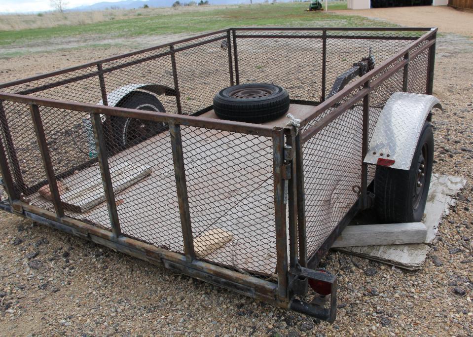 Walled Hauling Trailer