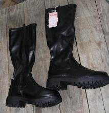 New in Box Sam & Libby Boots Size 10
